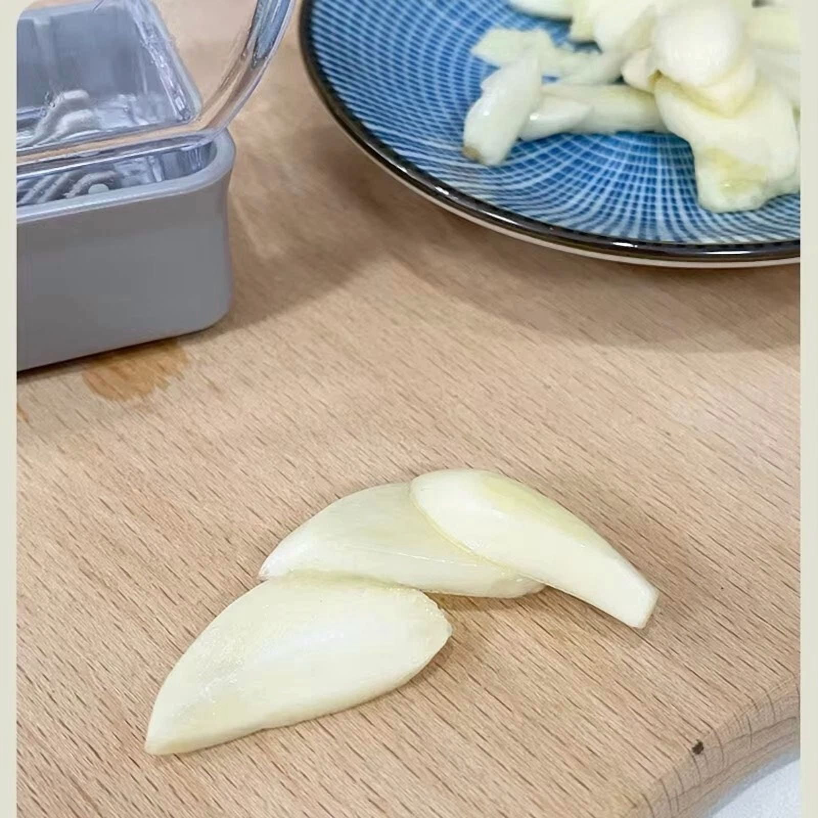 CIRCLE- Manual Pressing Garlic Grinding Grater Cutter Cooking Tool Garlic Peeler