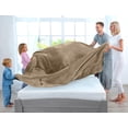 thumbnail image 3 of Colcha Utopia para ropa de cama doble, 152 x 203 cm, color camel, 300 g/m², 3 of 9