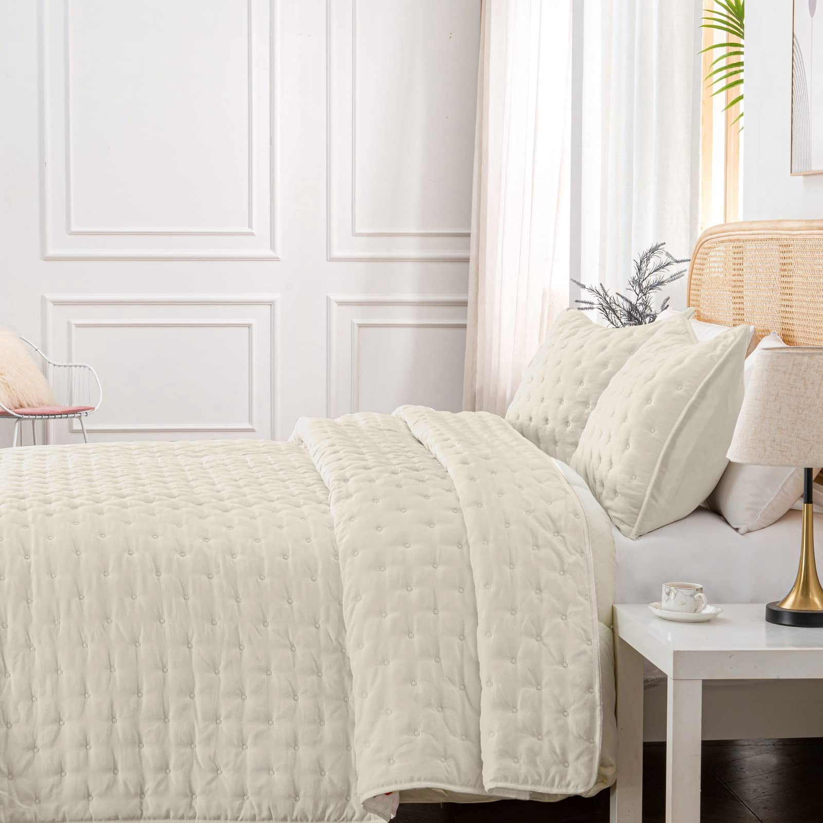 3-Piece Queen Size Quilts, GREAGLE Soft Lightweight Quilt for Queen Bed, Dotted Circle Pattern Warmer Bedspread /Bedding Set with Pillow Shams, 90 x 90 inch, Beige