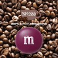 thumbnail image 3 of BOLSA DE CUBIERTA ESPRESSO DE CHOCOLATE NEGRO M&M'S, 3 of 5
