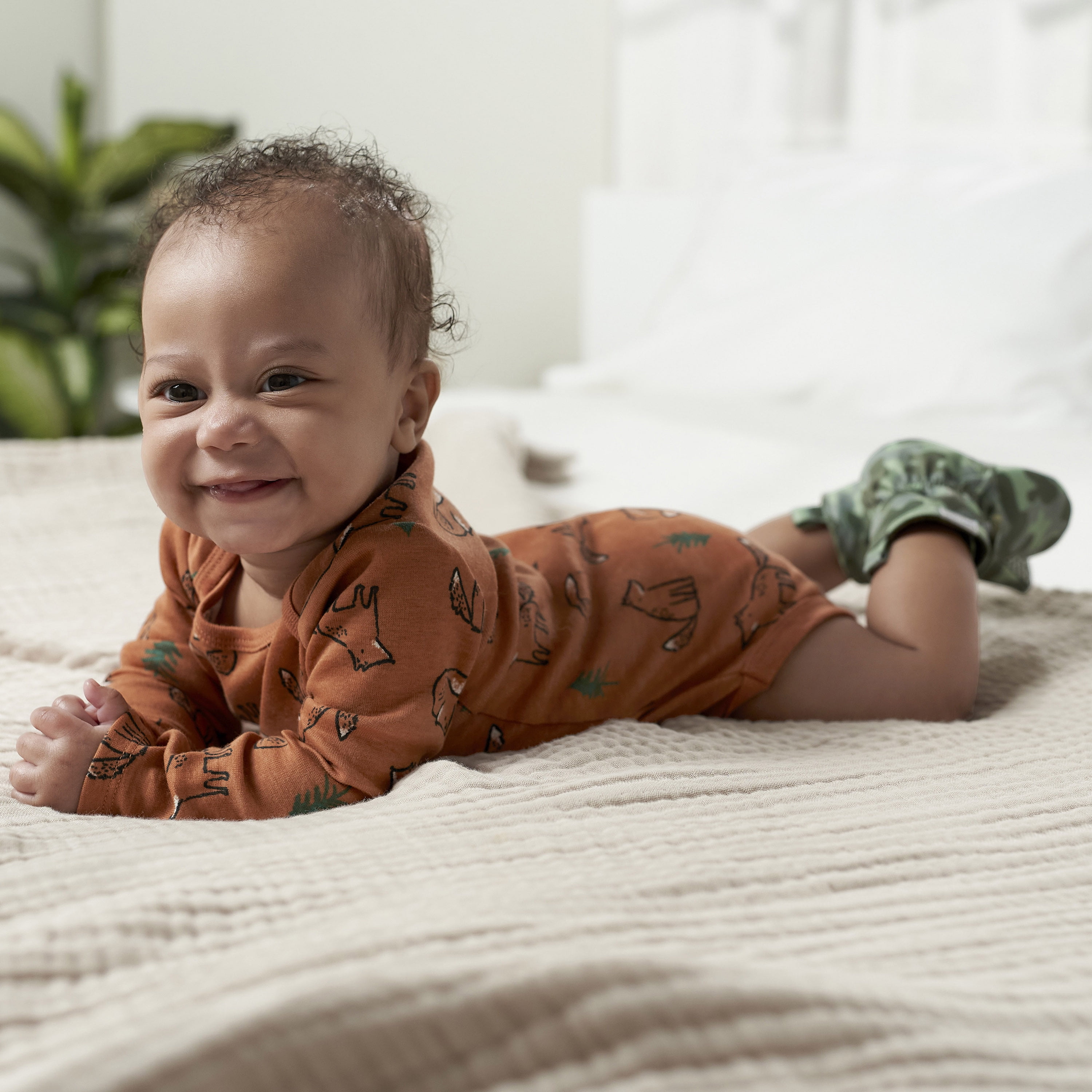 Gerber Baby Gender Neutral Long Sleeve Onesies Bodysuits, 6-Pack, Sizes Newborn - 12 Months