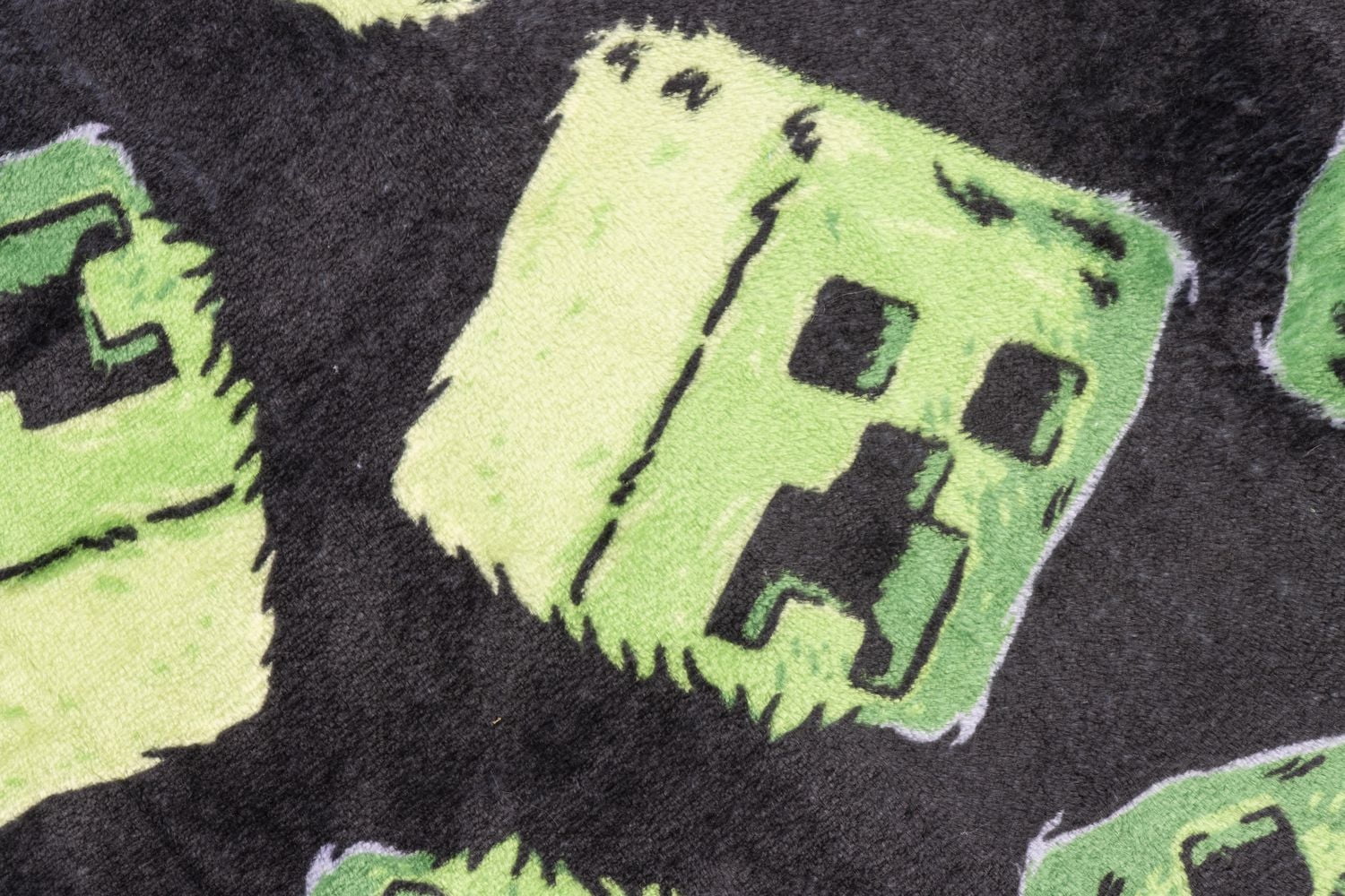 Minecraft Fuzzy Creeper Kids Silk Touch Fleece Throw, 100% Polyester