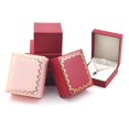 thumbnail image 4 of Caja de joyería de ángulo recto rojo de alta gama con transmisión en vivo con colgante de productos, collar, caja de anillo, embalaje de regalo de joyería de oro, 4 of 5