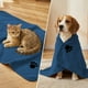 thumbnail image 4 of Toalla de baño superabsorbente para mascotas, de microfibra polar coral, para perros y gatos, suave, de secado rápido, para el cuidado de mascotas, grande, absorbente., 4 of 6