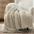thumbnail image 1 of Manta Bedsure Sherpa para sofá, tamaño doble, 150 x 200 cm, color beige, 1 of 6