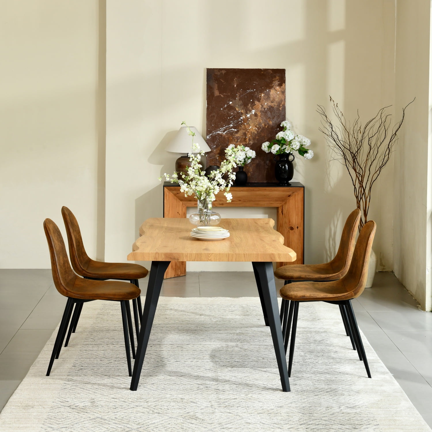 Ensemble de salle à manger 5 pièces Homy Casa de style industriel moderne pour 4 personnes, table en imitation bois avec bords naturels et 4 chaises sans accoudoirs, tissu en suède brun Fuax