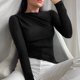 thumbnail image 3 of Camisa básica de manga larga para mujer, camisa con cuello inclinado y hombros plisados para interior y exterior, color negro L, 3 of 7