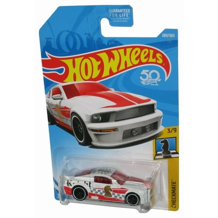 Hot Wheels '07 Ford Mustang (2018) Checkmate 3/9 White Car 289/365