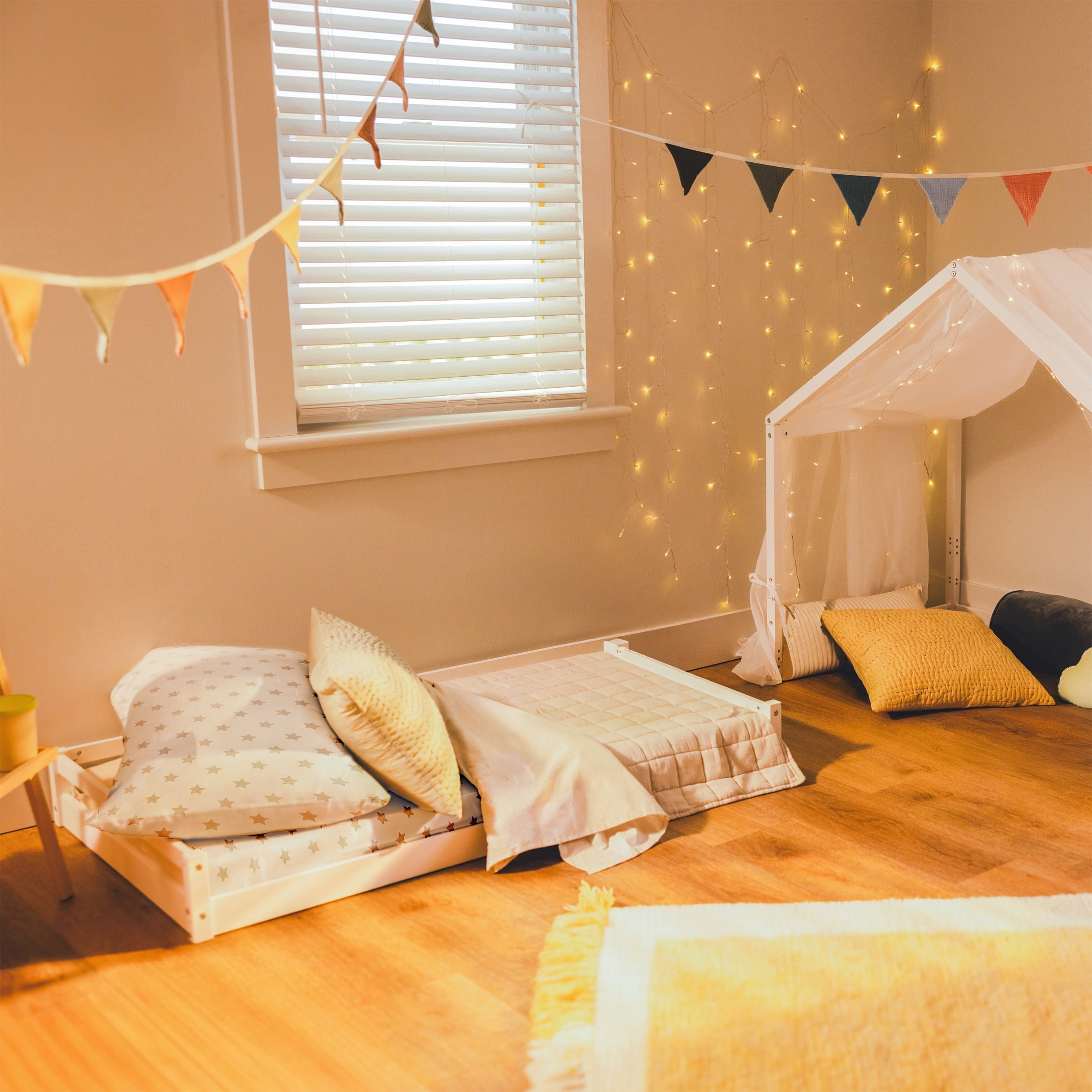 Little Seeds Trellis House Toddler Bed, True White