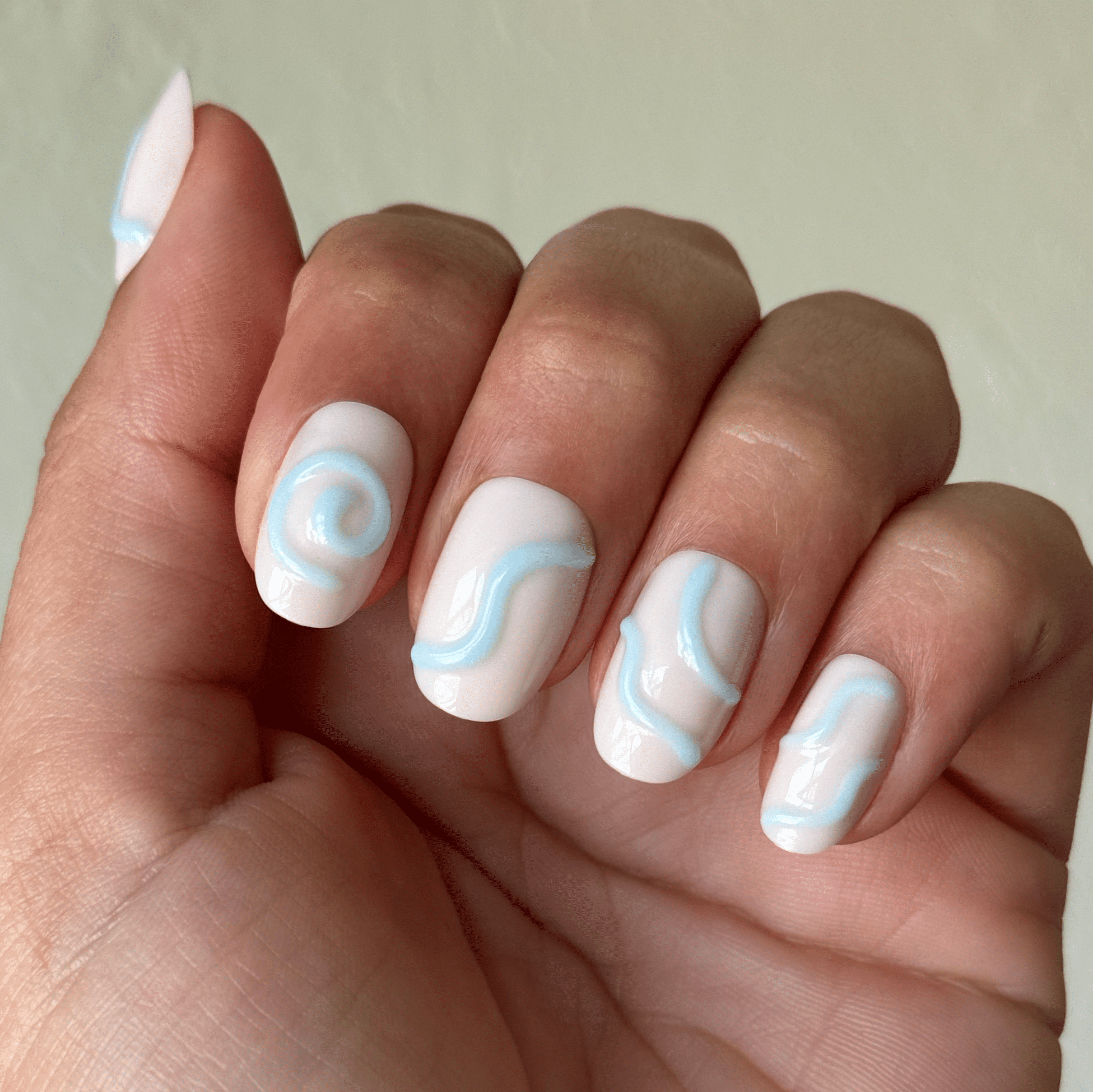 Olive & June + Bubble Instant Mani Short Round Press-on Nails, Puffy Swirls, 42 Pieces