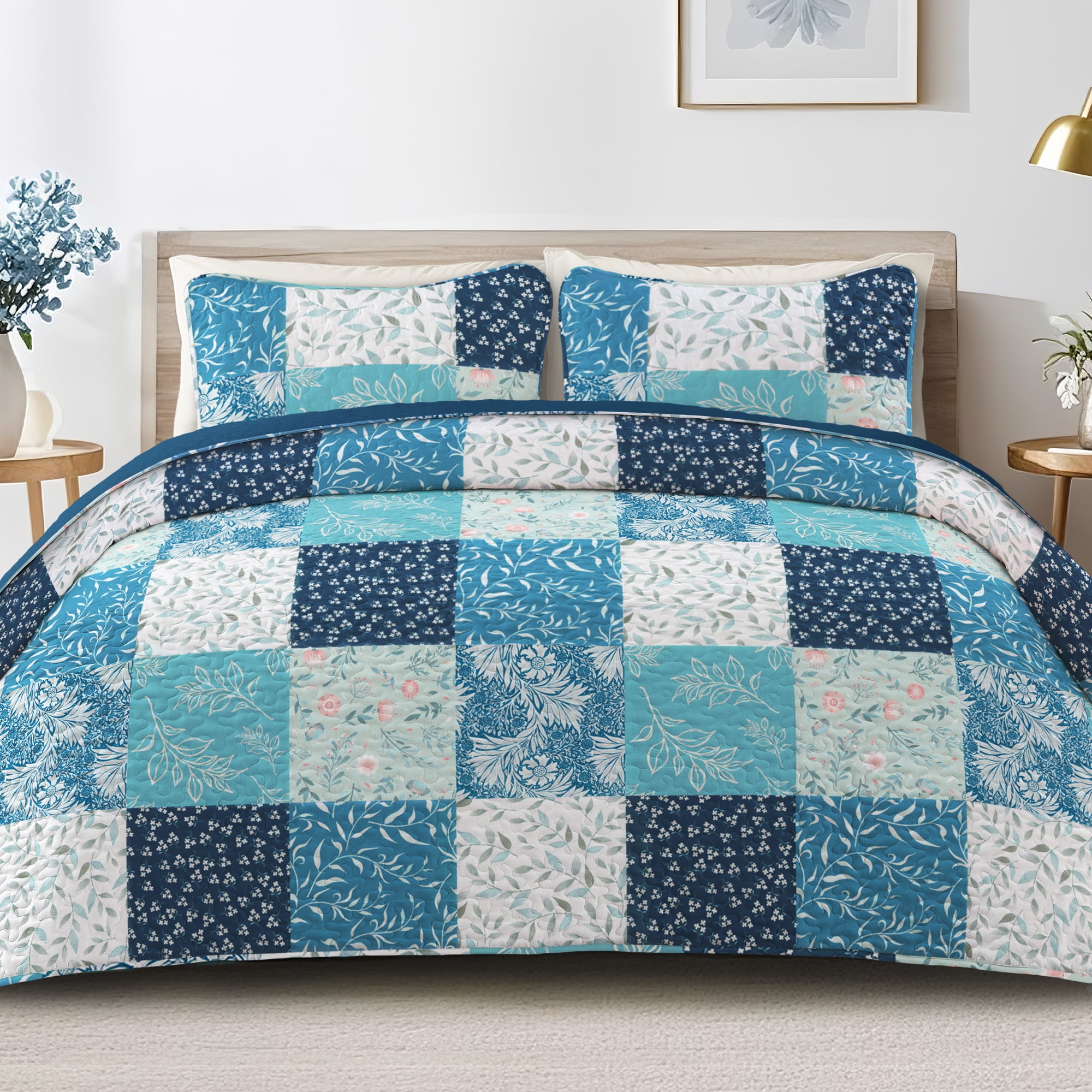 Exclusivo Mezcla Reversible Boho Quilt Set King Size, 3 Pieces Patchwork Navy Blue All Season Bedspreads, Ultra Soft Floral Coverlet Bedding Set with Printed Pattern (1 Quilt, 2 Pillow Shams)