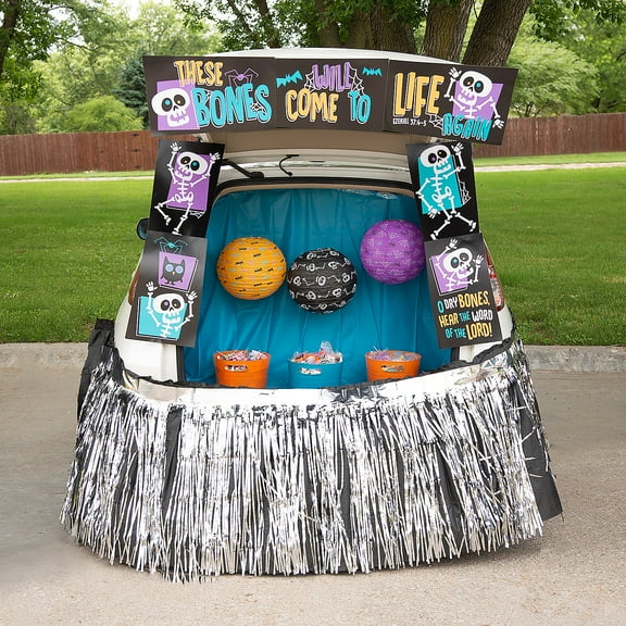 Deluxe Ezekiel Trunk-or-Treat Decorating Kit - 16 Pieces