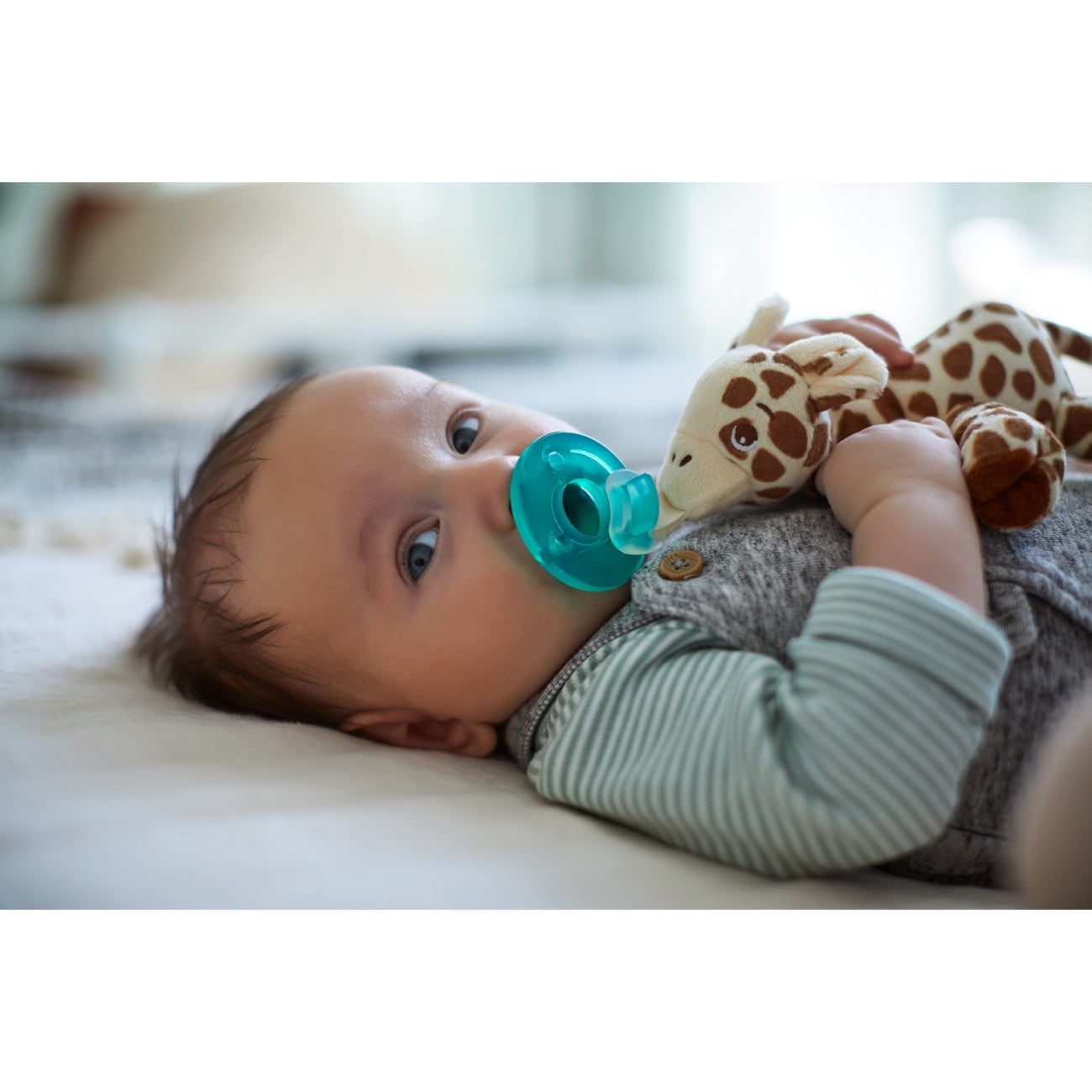 Philips Avent Soothie Snuggle Pacifier Holder with Detachable Pacifier, 0M+, Giraffe, SCF347/01