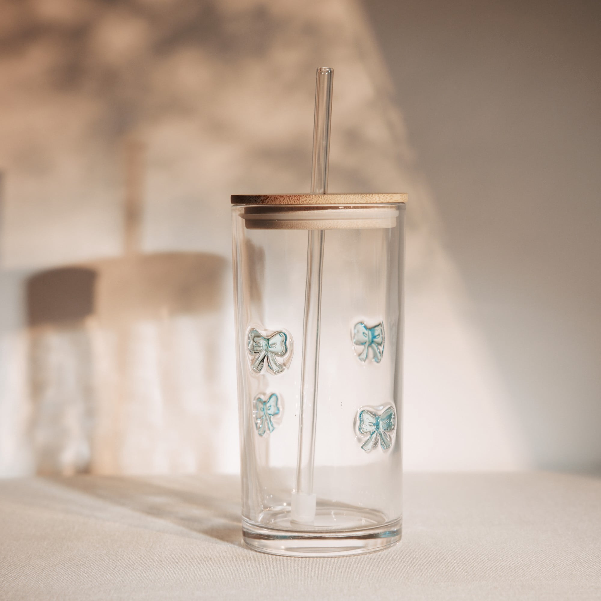 Thyme & Table 17 fl oz Blue Bow Charm Sipper with Glass Straw and Wood Lid