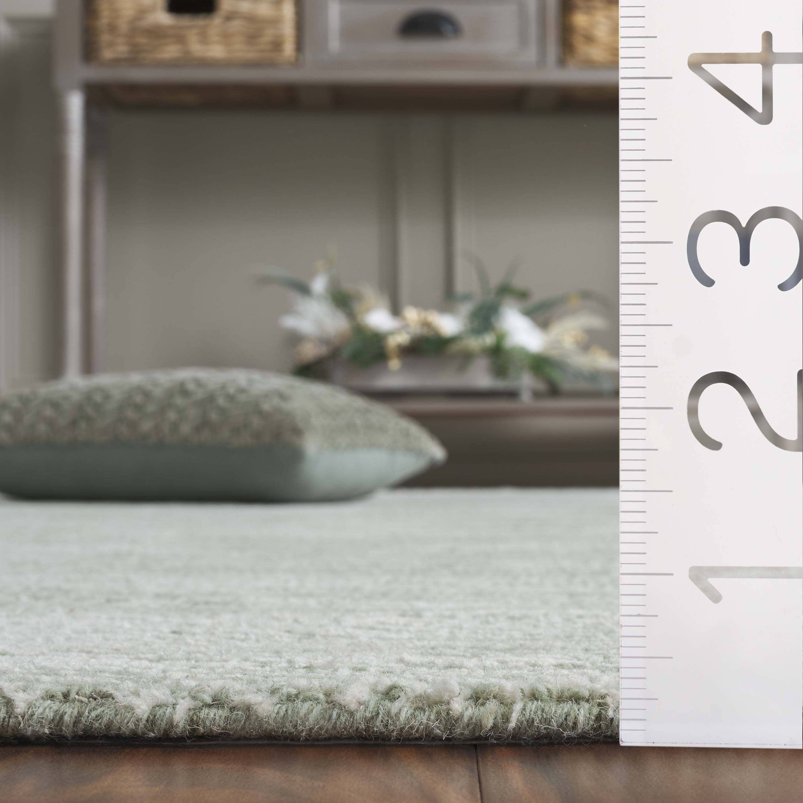 SAFAVIEH Metro Patricia Distressed Area Rug, Sage/Ivory, 8' x 10'
