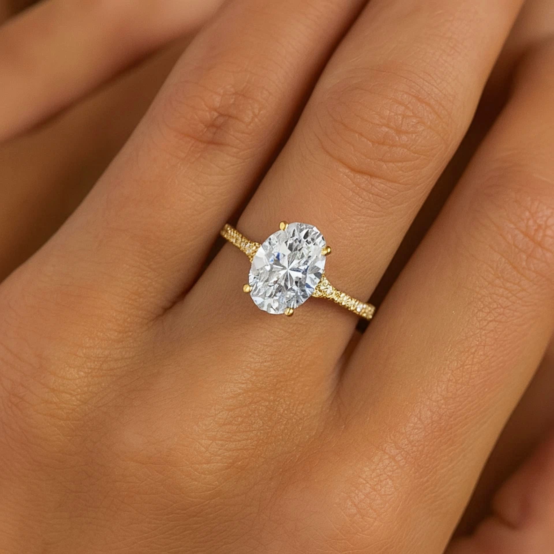 Tilo Jewelry 14K Yellow Gold 1.50 Carat Solitaire Oval-Shaped Engagement Wedding Ring with Side-stone Accents | Size 7 | Classic Engagement Ring for Women