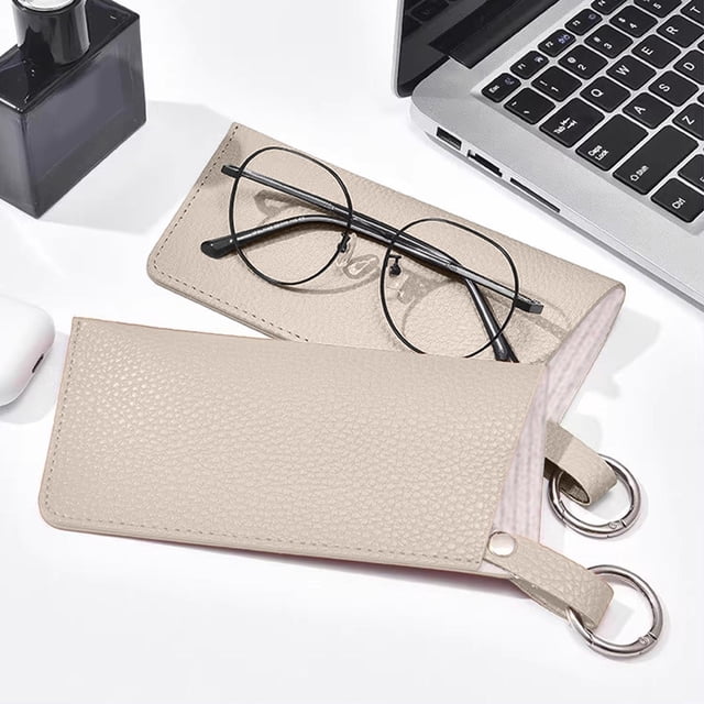 Estuche portátil de piel sintética para gafas con llavero – Estuche suave para gafas de sol para hombres y mujeres, organizador de gafas para viajes y uso diario.