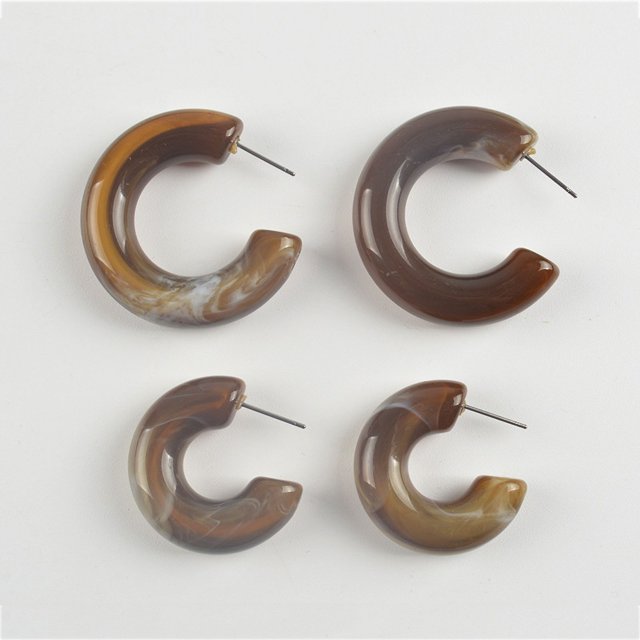 Estilo Tridimensional Tipo C Pendientes Distintivos Pendientes Acrílicos Color Caramelo para Mujer Pendientes Elegantes Pendientes Elegantes