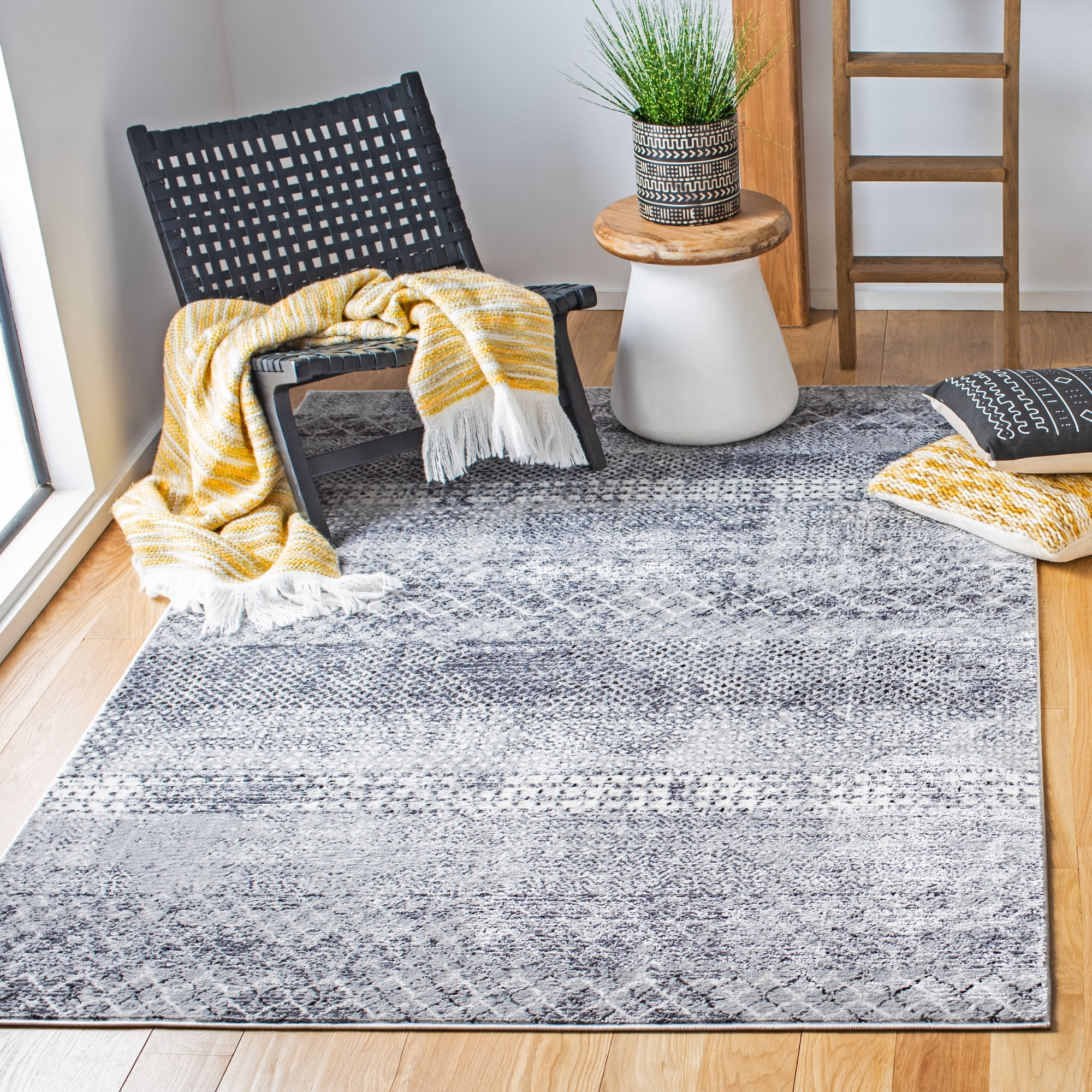 SAFAVIEH Amelia Manuel Geometric Area Rug  Gray/Ivory  5 3  x 7 6