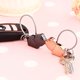 thumbnail image 5 of 1 par de llaveros para amantes, llaveros con forma de cerdo con nariz magnética, regalo para amigos jóvenes, aleación de Zinc brillante, negro y oro rosa JM, 5 of 5