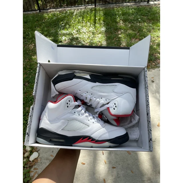 MENS Size 6 - Jo r-dan 5 Retro Fire Red 2020 Basically New???
