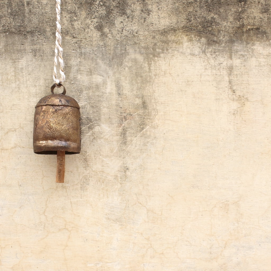 De Kulture Works Bell Metal Cow Bell Hanging Wind Chime Home Garden Décor