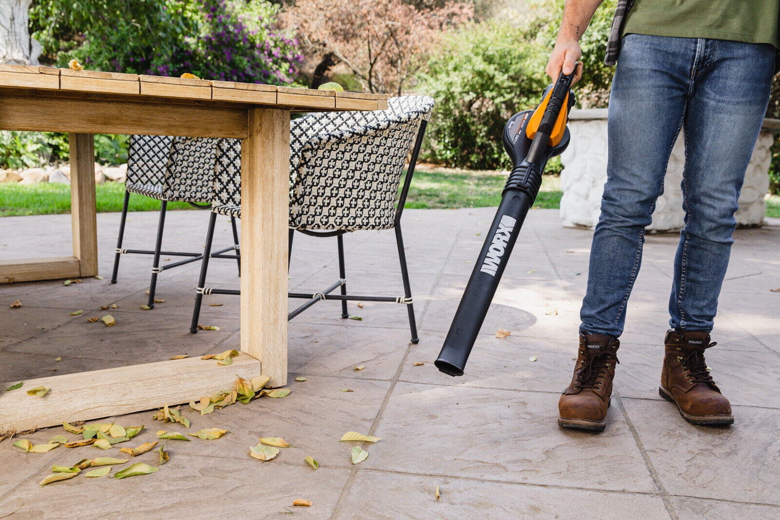 Restored Worx WG545 20V Power Share AIR 4.0Ah Cordless Leaf Blower & Sweeper (Refurbished)