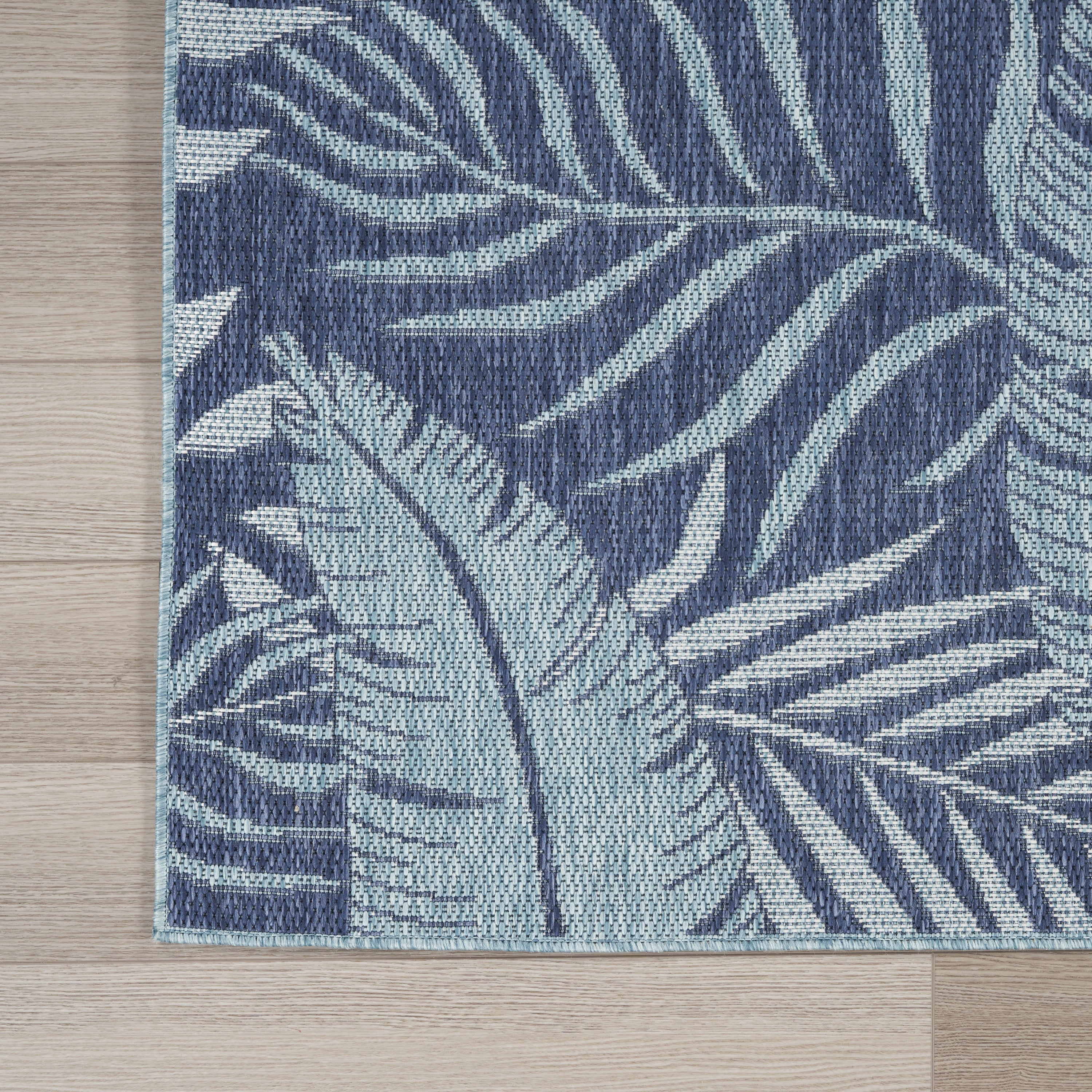 Nourison Garden Oasis Indoor/Outdoor Navy 5' x 7' Area Rug (5x7)