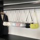 thumbnail image 4 of Bolso pequeño de alta gama para mujer, primavera 2025, sencillo y versátil, tipo baguette, diseño de nicho, con un solo hombro y bandolera., 4 of 5