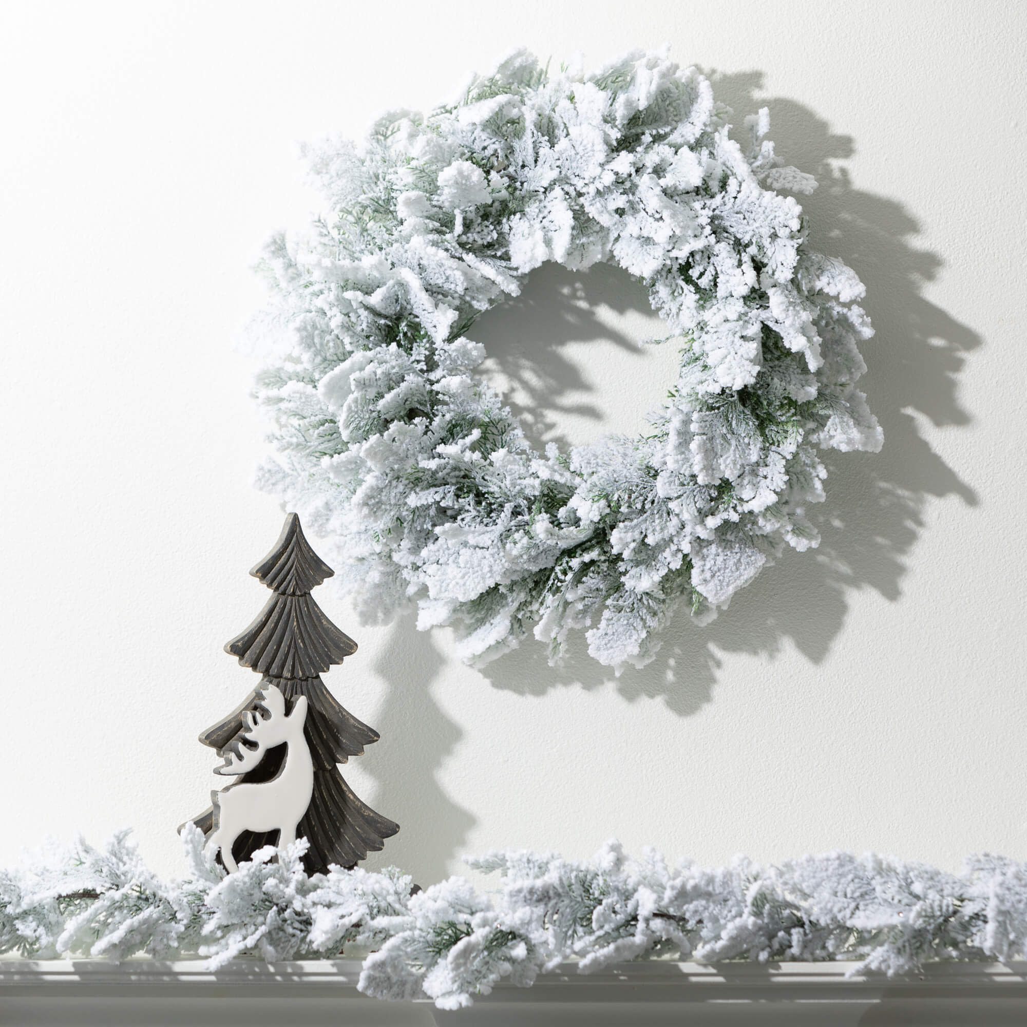 21"H Sullivans Artificial Snowy Cedar Christmas Wreath, Green-White