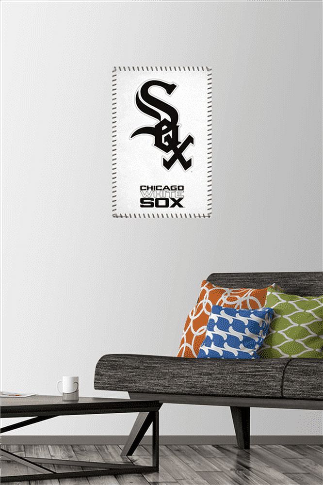 MLB Chicago White Sox - Logo 17 Wall Poster with Push Pins, 14.725" x 22.375"