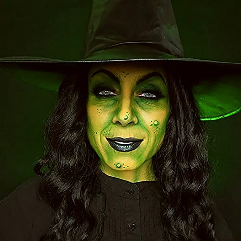 Hulk / Green face paint #snazaroo #facepaint  Green face paint, Face  painting halloween, Fantasy make up