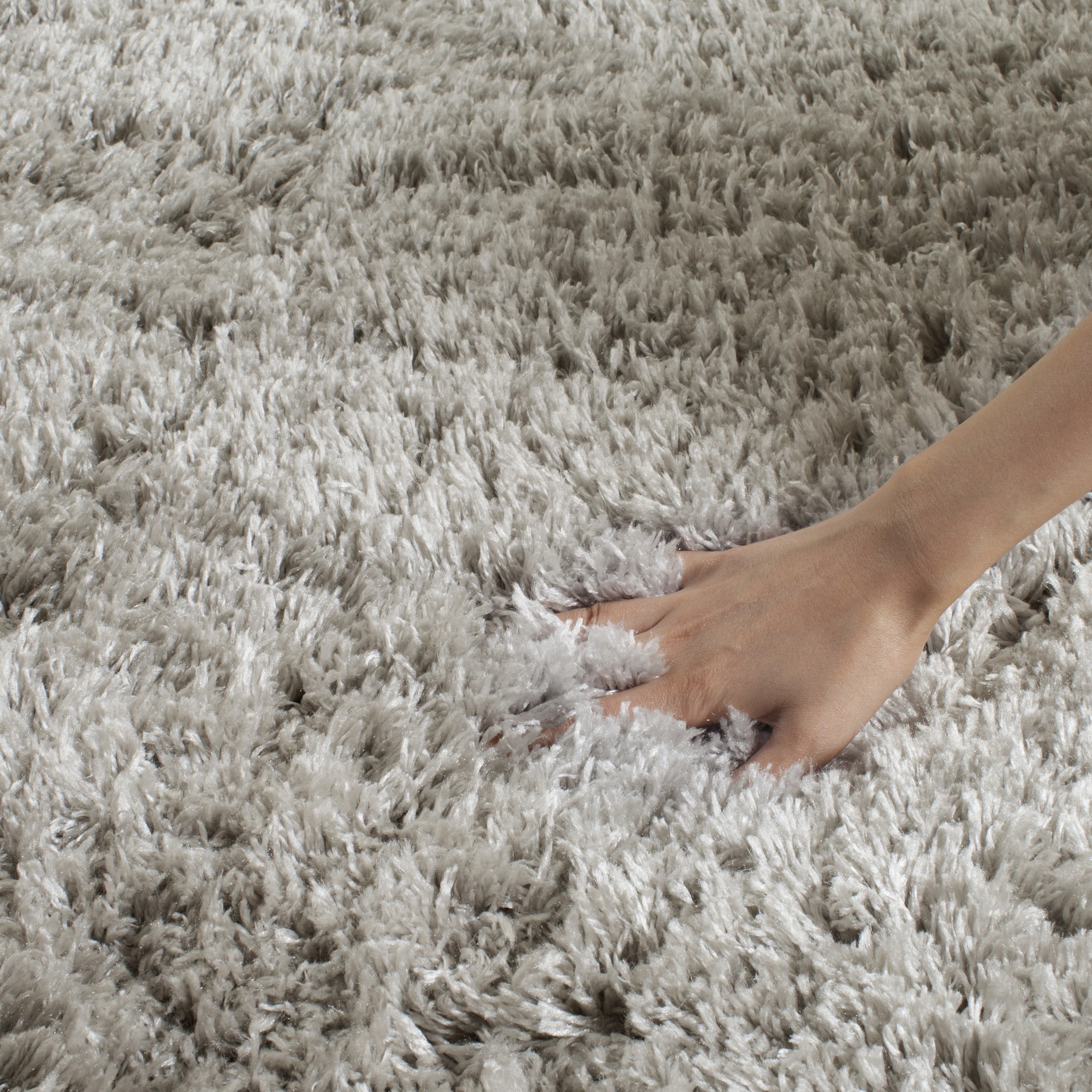 SAFAVIEH Polar Abbot Solid Shag Area Rug, Silver, 5'1" x 7'6"