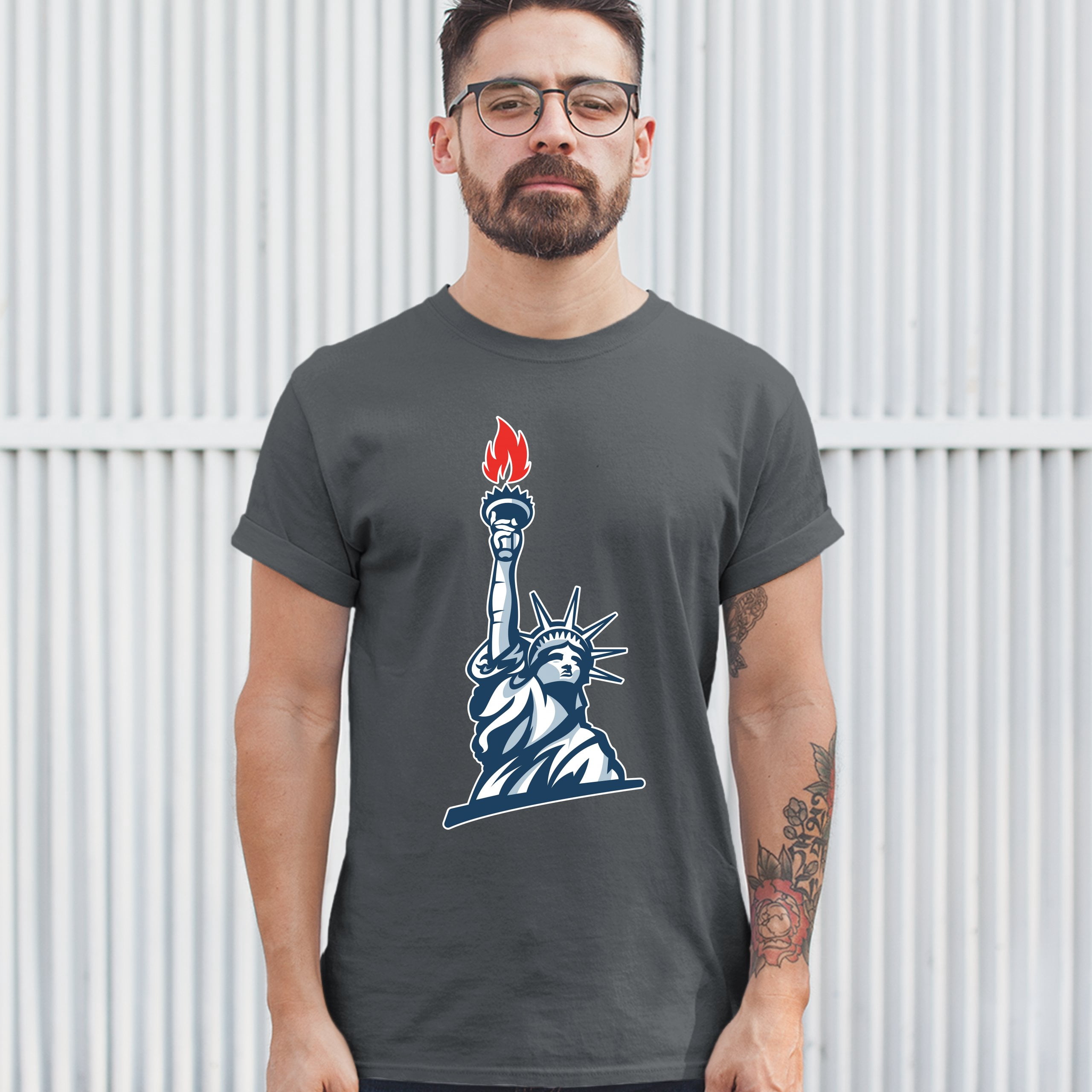 Tee Hunt Statue of Liberty T-shirt Manhattan New York 4th of July 