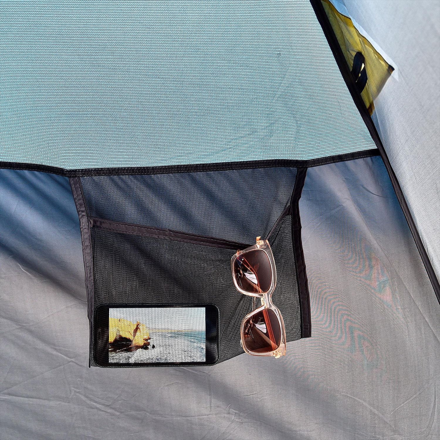 Ozark Trail, Tente dôme pour 6 personnes, auvent de pluie, mâts en fibre de verre faciles à assembler. Couleur bleue, idéale pour le camping familial, 14,55 livres.