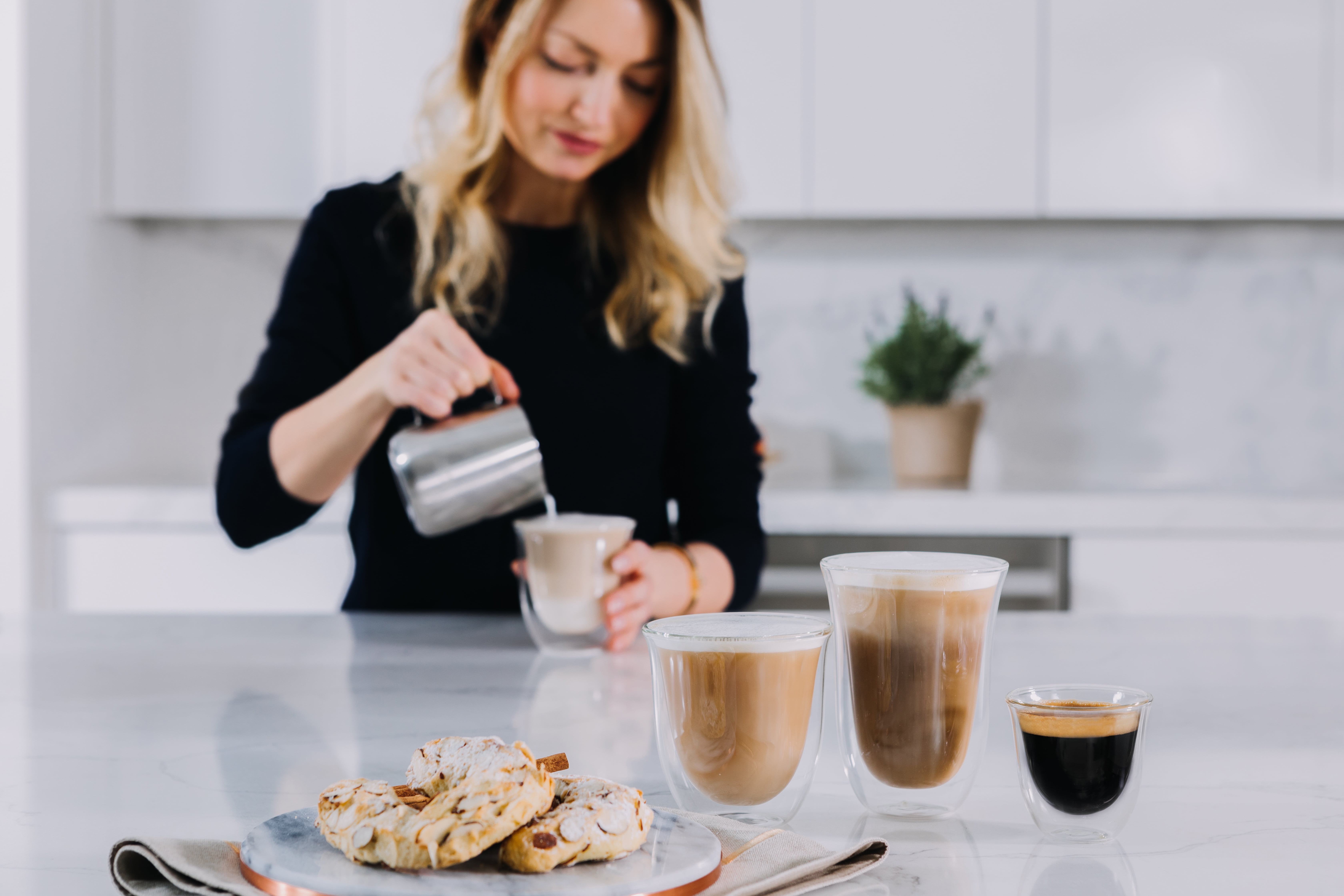 De'Longhi Manual Espresso Machine, Cappuccino Maker, 15-bar Espresso Machine