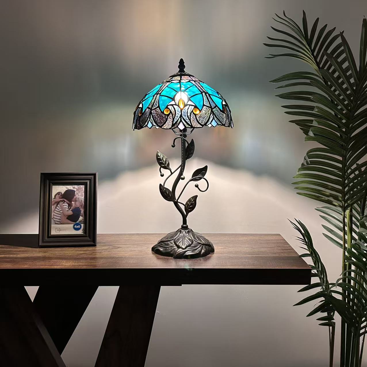 Tiffany Table Lamp Green Brown Stained Glass Iron Metal Leaves Bronze Base Included LED Bulb Liaison Lamp for Living Room Bedroom Bedside 20'H*10"W
