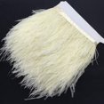 thumbnail image 2 of 1 yarda de plumas de avestruz teñidas para confección, iluminación, decoración y manualidades de ropa. Amarillo claro, 2 of 3