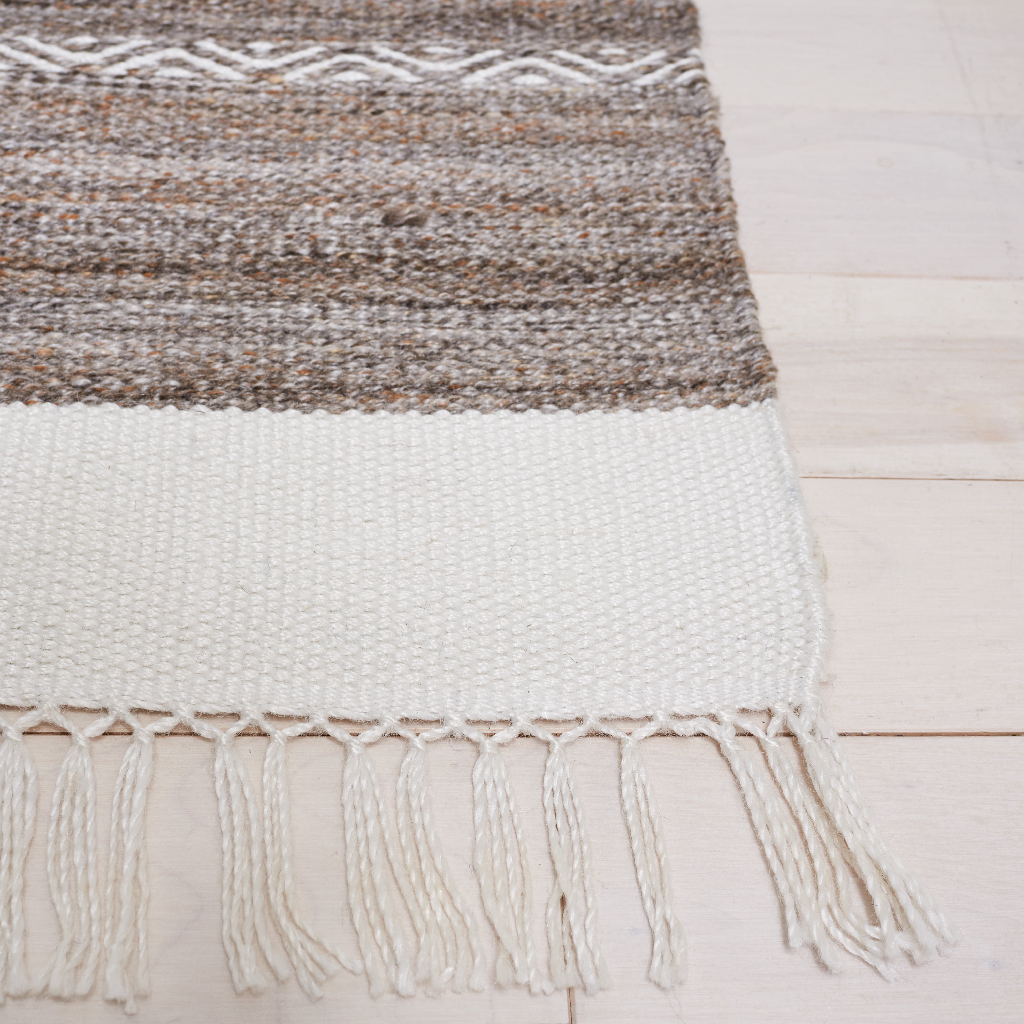 SAFAVIEH Striped Kilim Drummond Striped Polyester Area Rug, Black/Ivory, 8' x 10'
