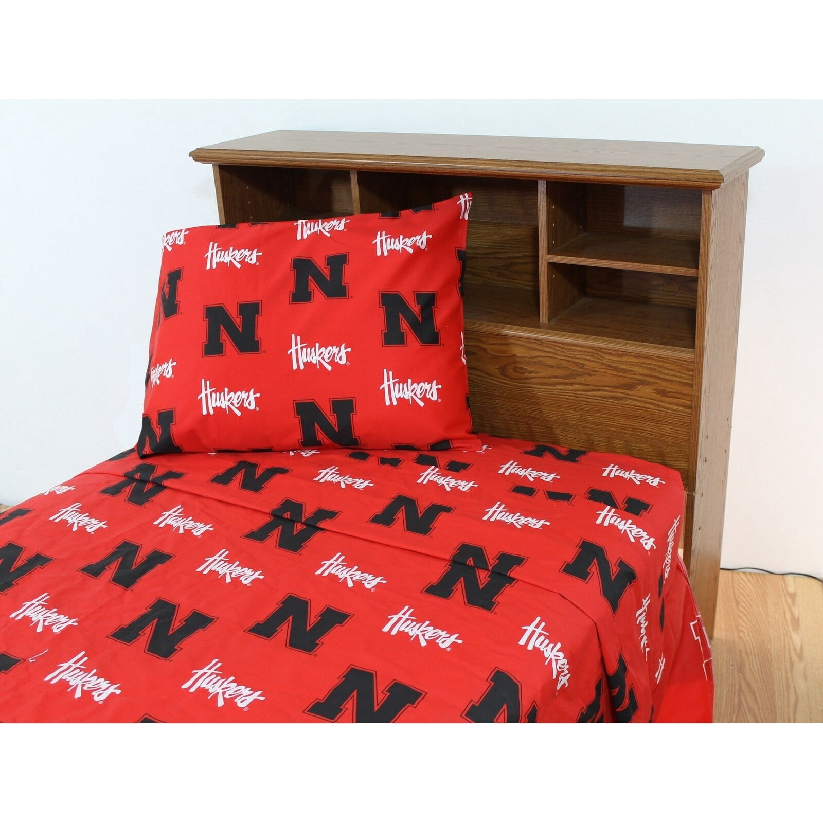 Nebraska Cornhuskers 100% cotton, 4 piece sheet set - flat sheet, fitted sheet, 2 pillow cases, Full, White