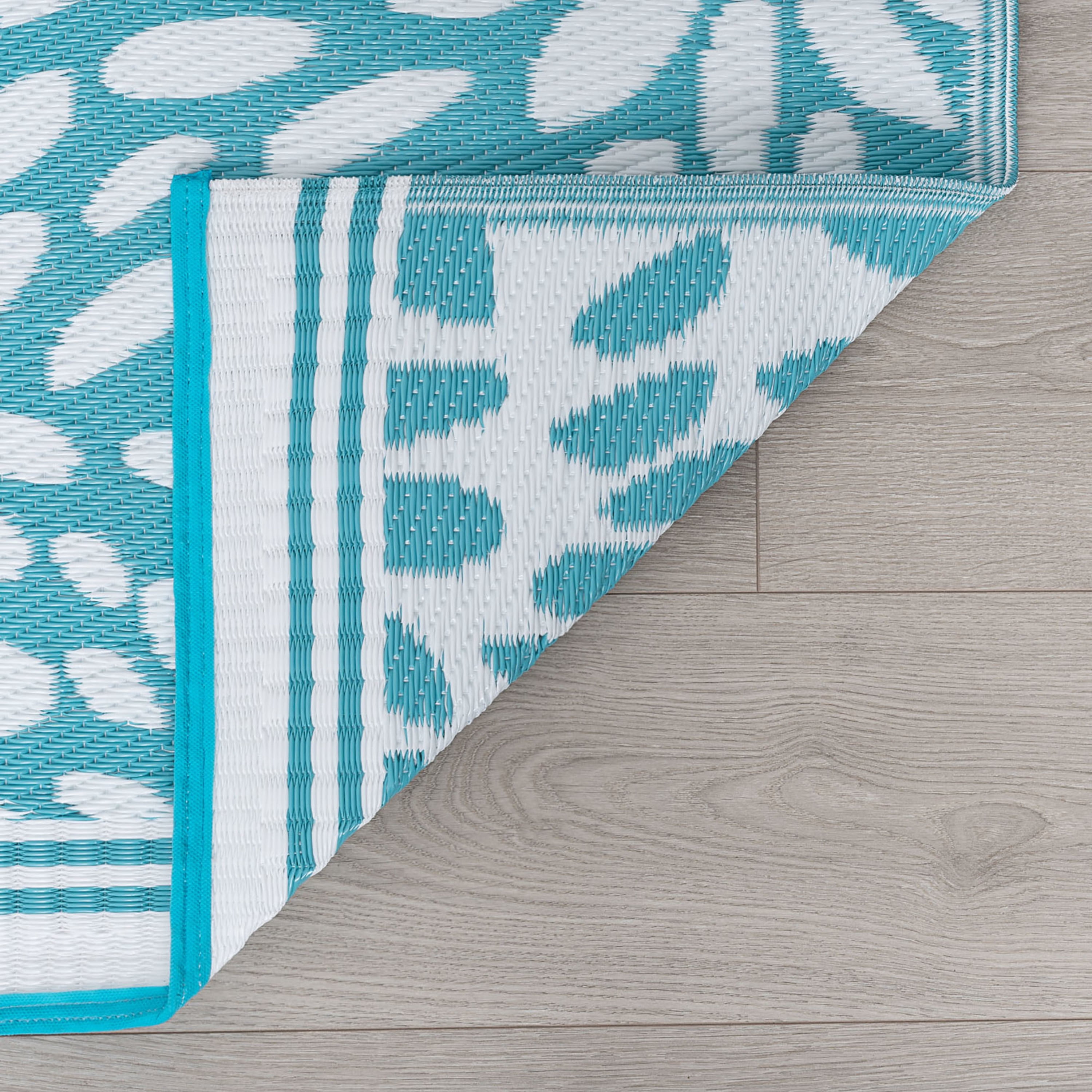 6x9 Reversible Aqua and White Polypropylene Outdoor Floral Area Rug