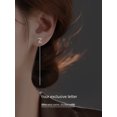 thumbnail image 2 of Pendientes de plata de ley Heldig con letras en forma de línea para mujer, 2 of 6