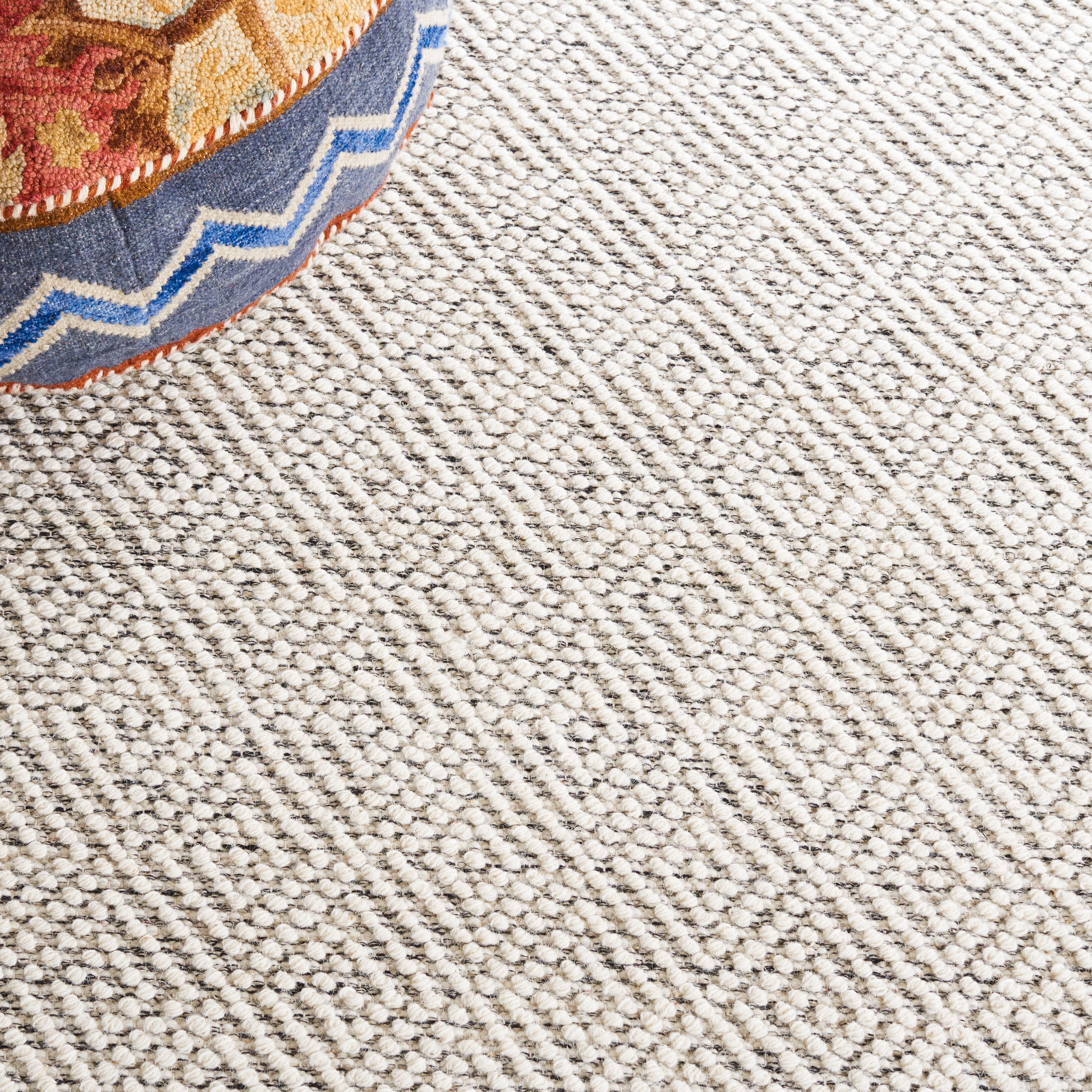 SAFAVIEH Natura Eanna Geometric Area Rug, Ivory/Light Grey, 4' x 4' Round