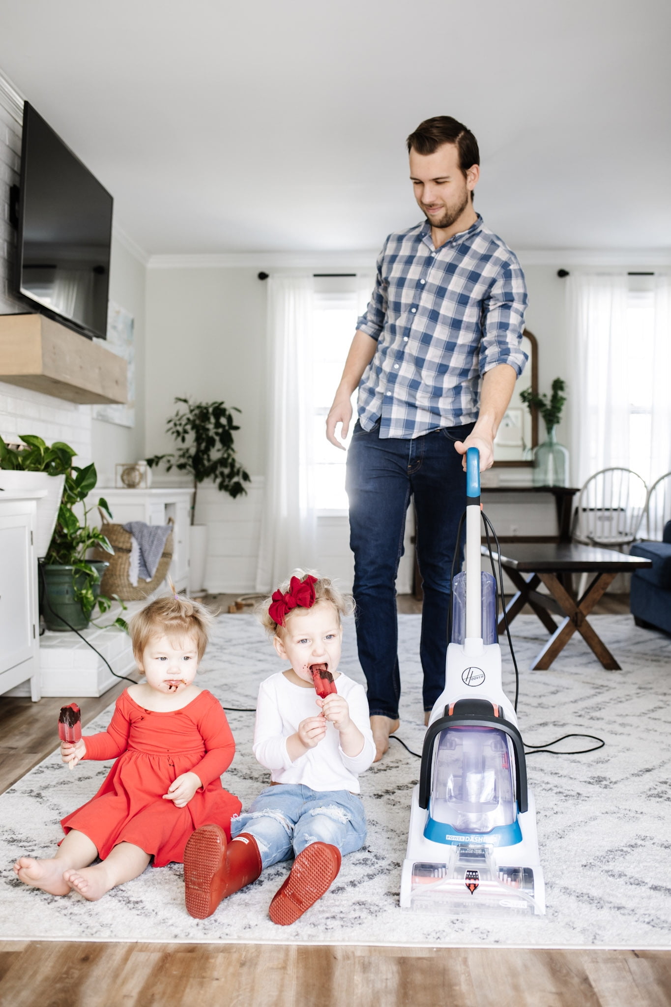 Hoover Powerdash Pet Compact Carpet Cleaner with Antimicrobial Pet Brushes, FH50710 Weltecinc