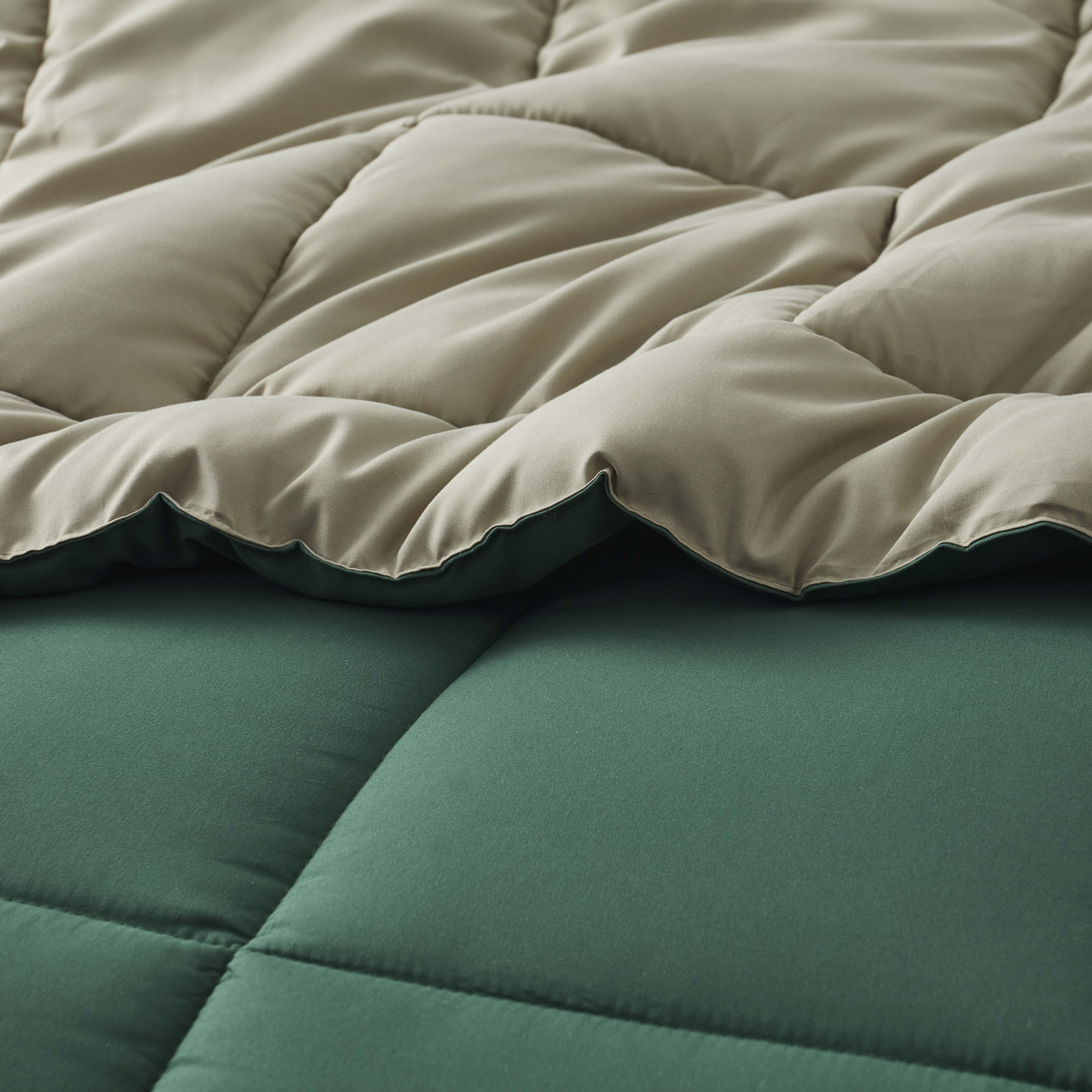 LammaLoe Oversized King Comforter, Quilted Down Alternative Comforter, All Season Duvet Insert Hunter/Sage Green
