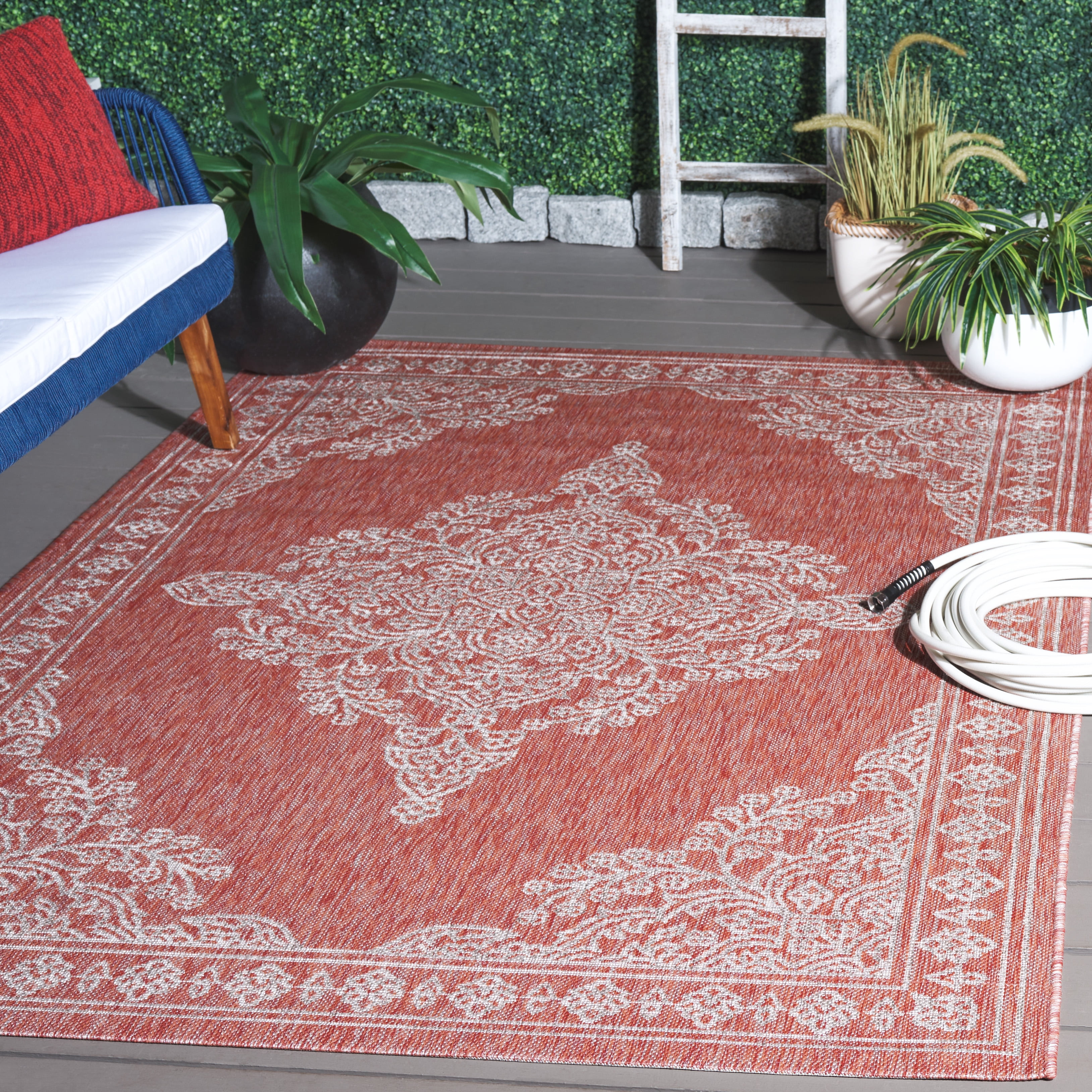 SAFAVIEH Courtyard Alease Medallion Indoor/Outdoor Area Rug, Red/Beige, 5'1" x 7'6"