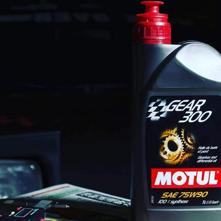 Motul Gear 300 75W-90 SynTransmission Fluid Oil - 4 pack. (4