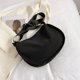 thumbnail image 5 of Bolso informal Nikou de lona tipo mensajero, 5 of 9