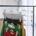 thumbnail image 2 of Perchas para falda y pantalón para mujeres y niños, paquete de 30 perchas apilables para faldas con clips, antideslizantes, ajustables para hombres, niños, bebés, 2 of 6
