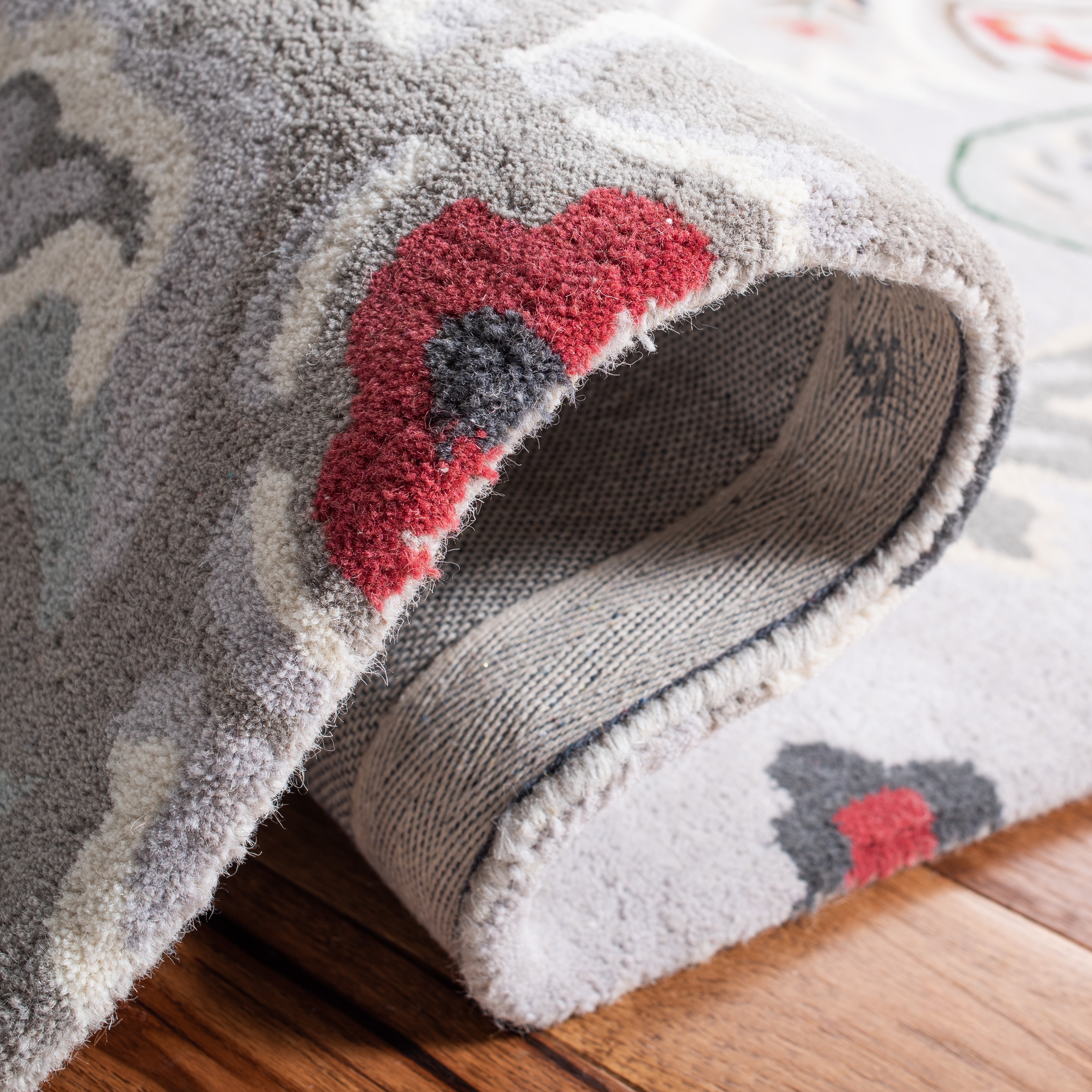 SAFAVIEH Bella Meriel Floral Paisley Wool Area Rug, Grey/Red, 4' x 6'